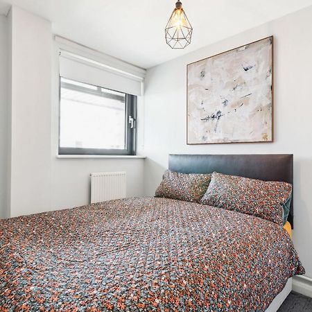 Docklands Cozy View Apartment Лондон Екстериор снимка