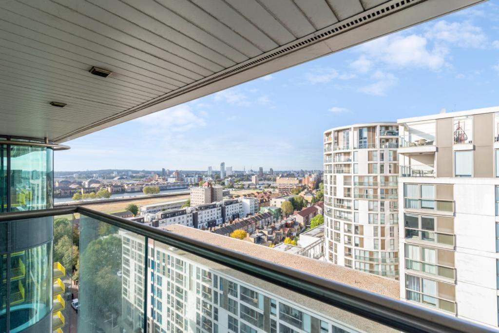 Docklands Cozy View Apartment Лондон Екстериор снимка