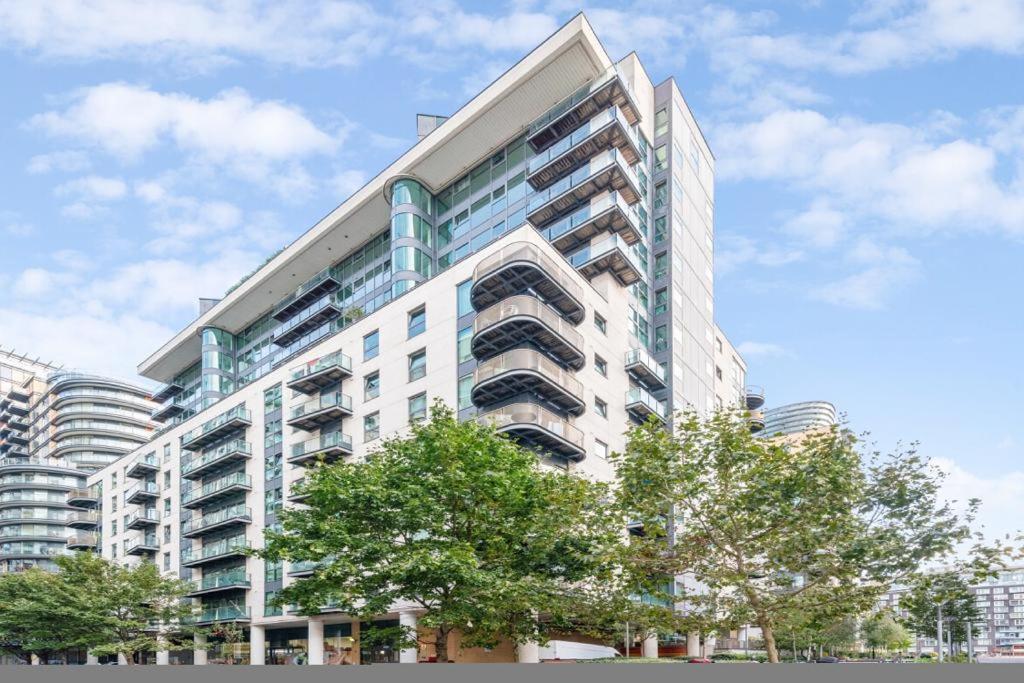 Docklands Cozy View Apartment Лондон Екстериор снимка