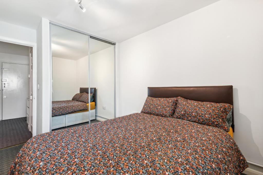 Docklands Cozy View Apartment Лондон Екстериор снимка